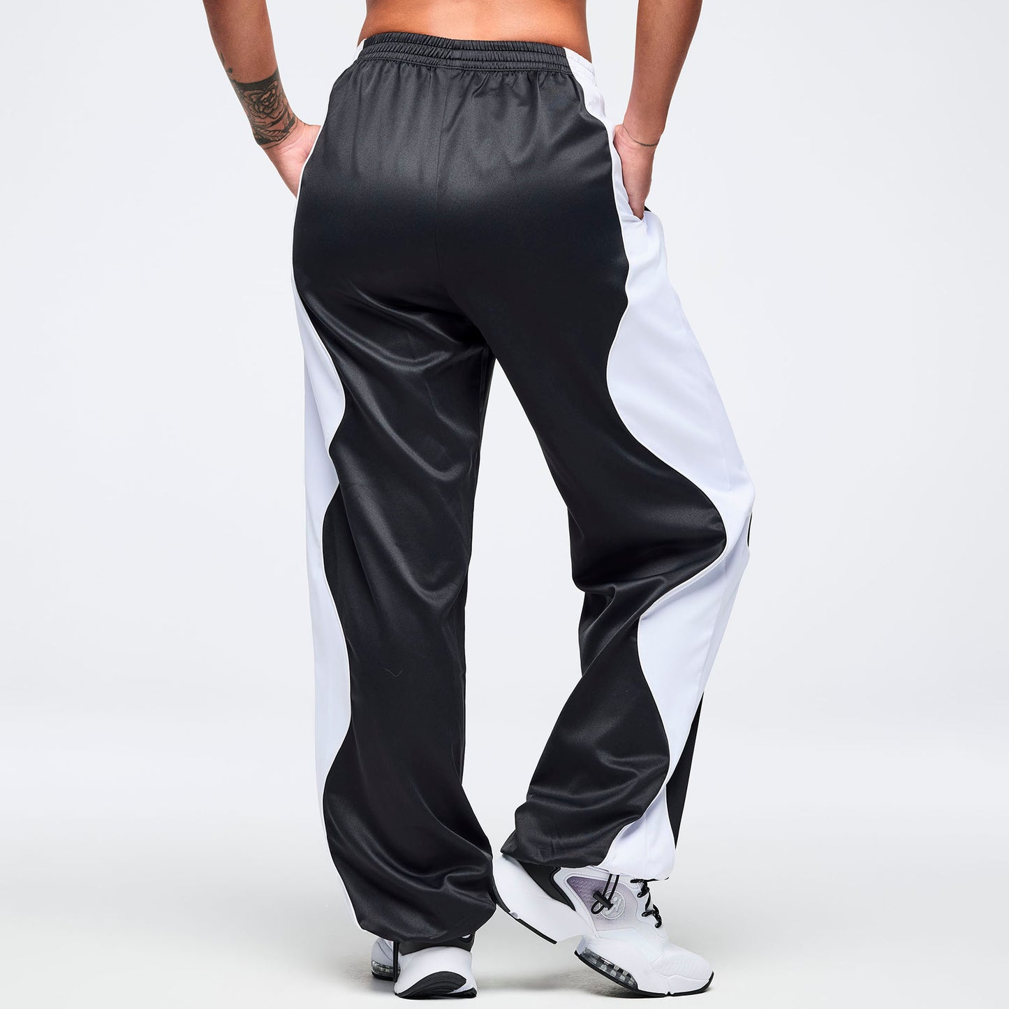 Zumba Basic Wavy Pants -Bold Black Z1B000744